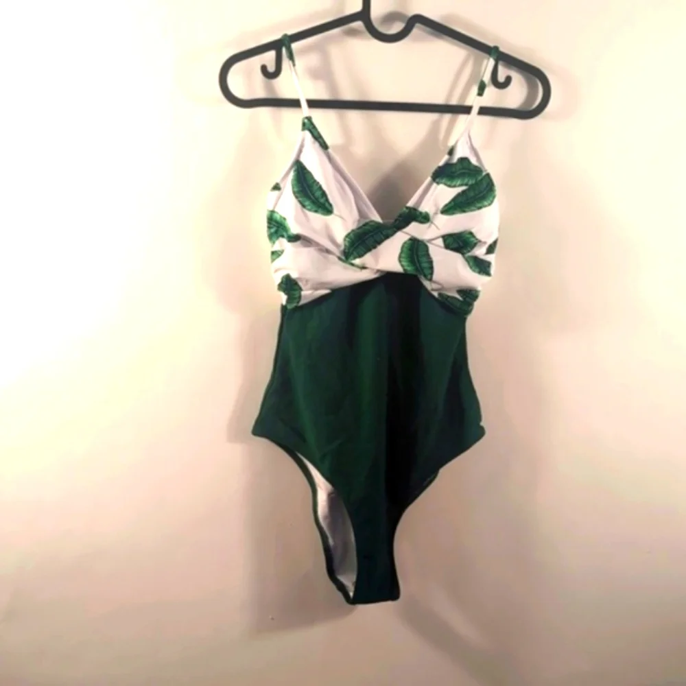 Cupshe One Piece Green Leaves  Swimsuit Size X-Small New with tags
